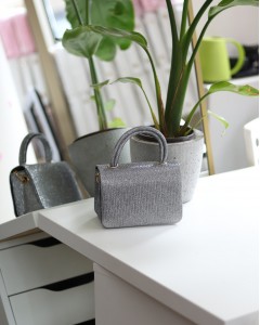 Platin Simli Tutma Saplı Zincir Detaylı Abiye El Çantası