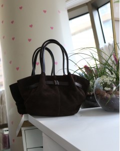 Kadın Acı Kahve Süet Gold Toka Detaylı Orta Boy Omuz Çantası