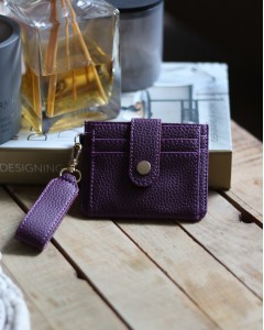 Kadın Mor Mini Maskot Kartlık