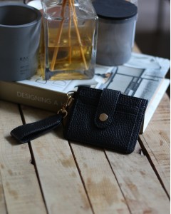 Kadın Siyah Mini Maskot Kartlık