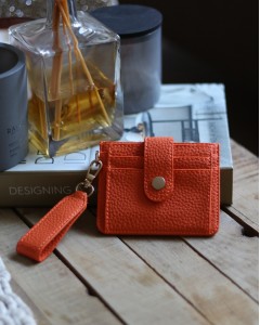 Kadın Turuncu Mini Maskot Kartlık