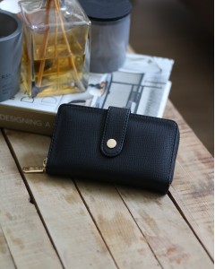 Kadın Siyah Kartlık Detaylı Orta Boy Cüzdan