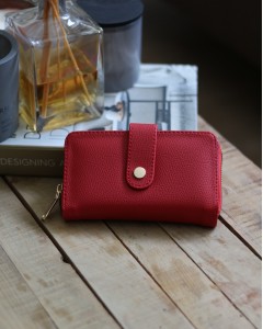 Kadın Kırmızı Kartlık Detaylı Orta Boy Cüzdan