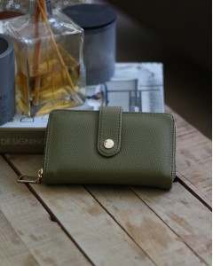 Kadın Haki Yeşil Kartlık Detaylı Orta Boy Cüzdan
