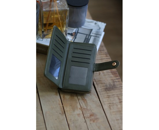 Kadın Haki Yeşil Kartlık Detaylı Orta Boy Cüzdan Kadın Haki Yeşil Kartlık Detaylı Orta Boy Cüzdan