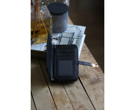 Kadın Siyah Dokulu Kartlık Detaylı Küçük Boy Cüzdan Kadın Siyah Dokulu Kartlık Detaylı Küçük Boy Cüzdan