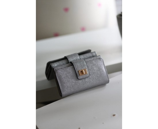 Kadın Gri Gold Aksesuar Detaylı Cüzdan