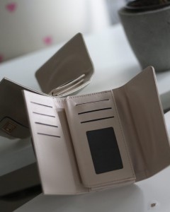 Kadın Krem Gold Aksesuar Detaylı Cüzdan