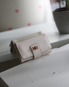 Kadın Krem Gold Aksesuar Detaylı Cüzdan