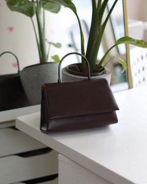 Kadın Acı Kahve Mat Deri Metal Sap Detaylı El & Omuz Çantası Kadın Acı Kahve Mat Deri Metal Sap Detaylı El & Omuz Çantası