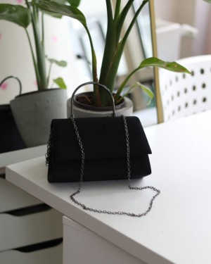 Kadın Siyah Mat Deri Metal Sap Detaylı El & Omuz Çantas Kadın Siyah Mat Deri Metal Sap Detaylı El & Omuz Çantas