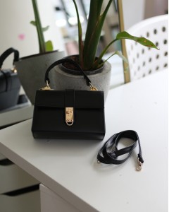  Kadın Siyah Toka Detaylı Zincirli El Omuz Çantası