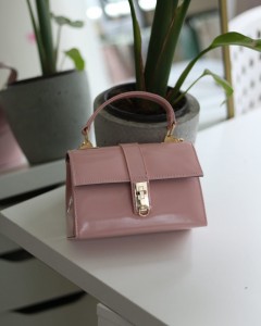  Kadın Pudra Rugan Toka Detaylı Zincirli El Omuz Çantas