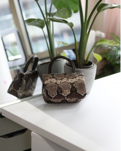  Kadın Yılan Derisi Desenli Yumuşak Parlak Deri Saplı Omuz Çantası