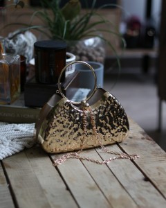 Gold Taş Doku Metalik Oval Tutma Form Abiye El Çantası