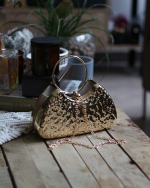 Gold Taş Doku Metalik Oval Tutma Form Abiye El Çantası