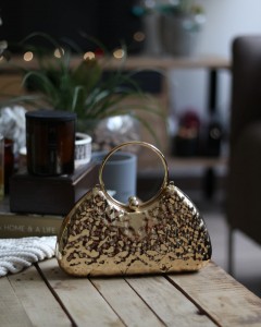 Gold Taş Doku Metalik Oval Tutma Form Abiye El Çantası Gold Taş Doku Metalik Oval Tutma Form Abiye El Çantası