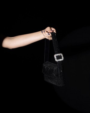 Kadın Siyah Toka Detaylı Taş Dokuma Omuz Çanta