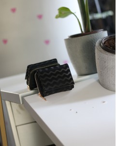 Siyah Dalga Desenli Fermuar Ve Kartlık Detaylı Mini Cüzdan