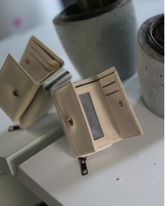 Krem Fermuar ve Kartlık Detaylı Mini Cüzdan