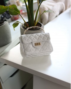 Kadın Beyaz Zincirli Kapitone Çanta