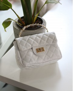 Kadın Beyaz Zincirli Kapitone Çanta