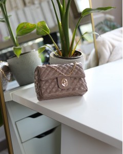 Kadın Vizon Zincirli Kapitone Çanta