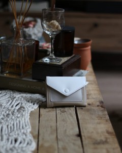 Krem Bej Çift Renk Düğme Detaylı Mini Cüzdan