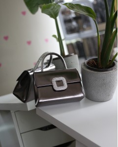 Platin Kare Taş Toka Detaylı Tutmalı Abiye El Omuz Çantası