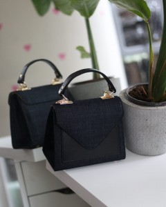 Mat Siyah Kot Detaylı Tutmalı El Omuz Çantası