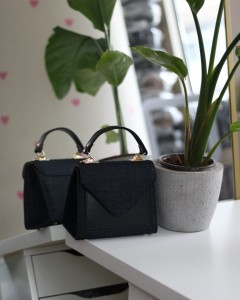 Mat Siyah Kot Detaylı Tutmalı El Omuz Çantası