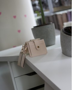 Kadın Krem Maskot Kartlık Cüzdan