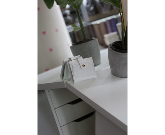 Kadın Beyaz Kroko Desenli Kartlık Detaylı Kare Cüzdan