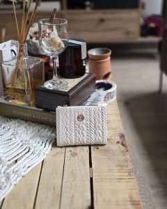 Krem Dokuma Desen Kare Kartlık Detaylı Cüzdan