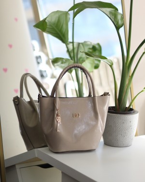 Vizon Parlak Deri Gold Aksesuar Maskotlu Omuz Çantası