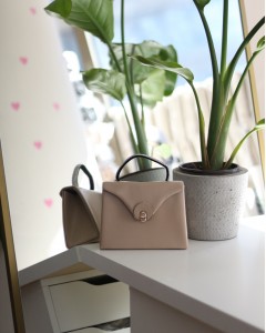 Nude Mat Oval Gold Aksesuarlı Taşlı Tutma Kulplu Abiye El Çantası