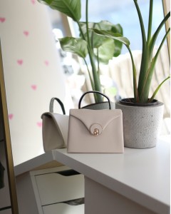 Krem Mat Oval Gold Aksesuarlı Taşlı Tutma Kulplu Abiye El Çantası