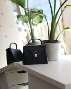 Siyah Mat Oval Gold Aksesuarlı Taşlı Tutma Kulplu Abiye El Çantası