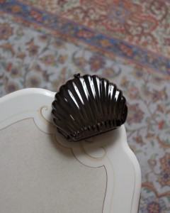 Kadın Platin Metal Istiridye Formlu Zincir Detaylı Abiye Çanta