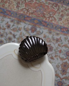 Kadın Platin Metal Istiridye Formlu Zincir Detaylı Abiye Çanta