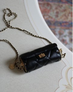 Siyah Kapitone Desenli Metal Paka Abiye Omuz Çantası 