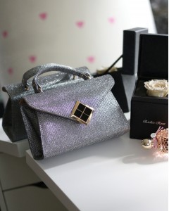 Platin Simli Kare Gold Aksesuar Detaylı Abiye Çanta 