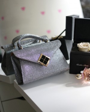 Platin Simli Kare Gold Aksesuar Detaylı Abiye Çanta 