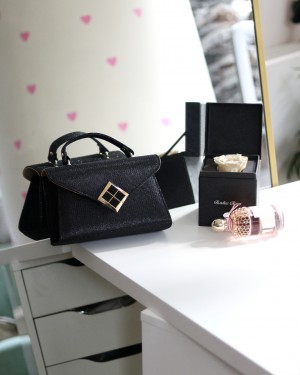 Siyah Simli Kare Gold Aksesuar Detaylı Abiye Çanta