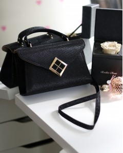 Siyah Simli Kare Gold Aksesuar Detaylı Abiye Çanta