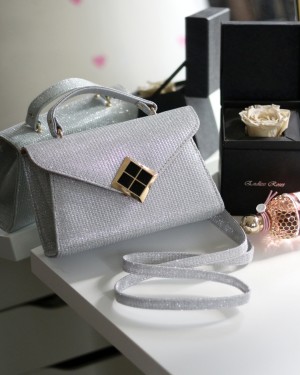 Beyaz Simli Kare Gold Aksesuar Detaylı Abiye Çanta