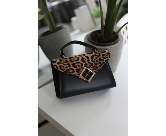 Siyah Leopar Kapak Detaylı Kare Gold Aksesuarlı El Çantası