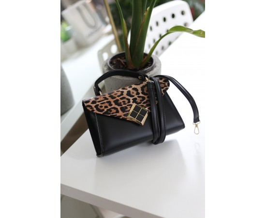 Siyah Leopar Kapak Detaylı Kare Gold Aksesuarlı El Çantası
