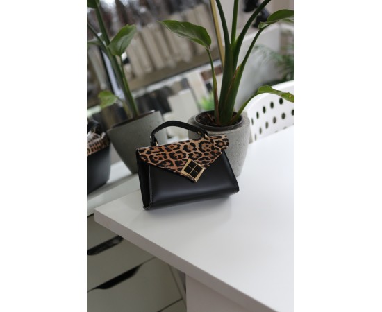 Siyah Leopar Kapak Detaylı Kare Gold Aksesuarlı El Çantası