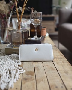 Beyaz Dokulu Slim Kartlık Detaylı Cüzdan